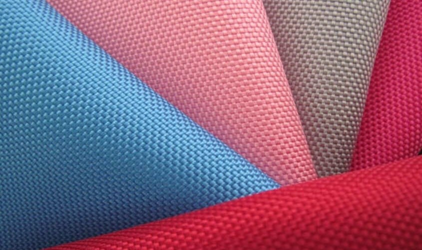 Chất liệu và kiểu dáng balo quà tặng - vải poly